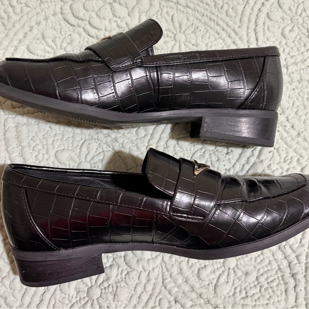 Aldo Women’s shoes Size 6 Black Croc Embossed Loafers Gold Detail Block Heel - Picture 2 of 9